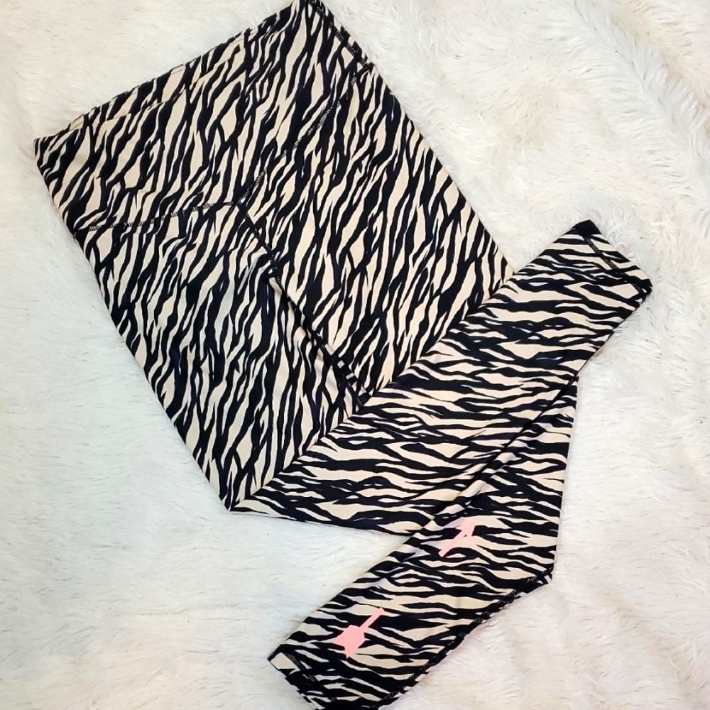The Upside Black and Ivory Zebra Print Athletic Pants/Leggings Size 8 EUC